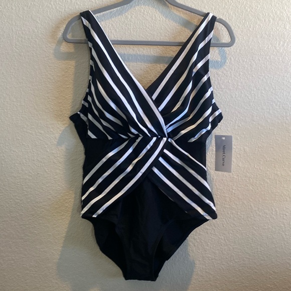 NWT Meet Curve Swimsuit - Picture 2 of 6